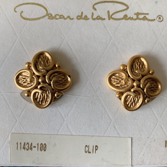 Oscar de la Renta | Clip Earrings - Picture 6 of 6